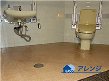 MMA塗り床工法を施工した後のトイレ
